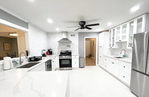 Sandy Springs Haus | Beautiful Large Family Home North Atlanta