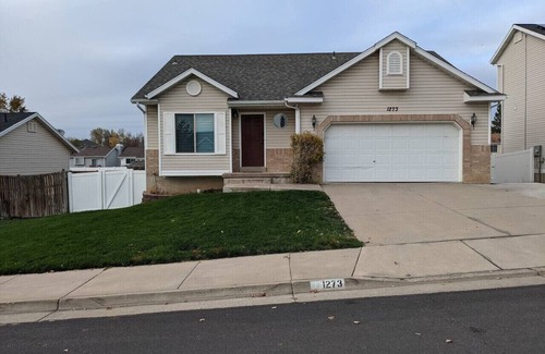 Layton Haus | Beautiful Large Residential Home ✔ ✔✔✔✔✔