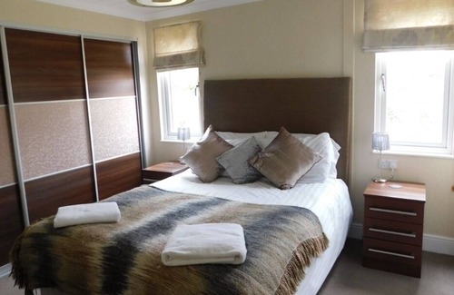 Stretham Haus | Beautiful lodge with hot tub