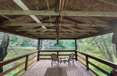 Maysel Kabine | Beautiful Log cabin, River side, dual fire places, breathtaking views, WiFi