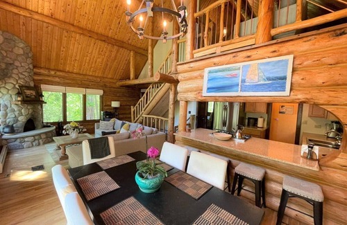 Lake Geneva Haus | Beautiful Log Cabin Retreat on 6 Acres of Forest Only 10 Minutes to Lake Geneva.