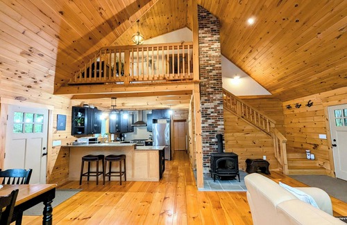 Ellsworth Haus | Beautiful Lakeside Log Home near Acadia National Park/Bar Harbor Kayaks & Canoes