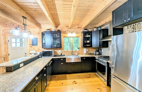 Ellsworth Haus | Beautiful Lakeside Log Home near Acadia National Park/Bar Harbor Kayaks & Canoes