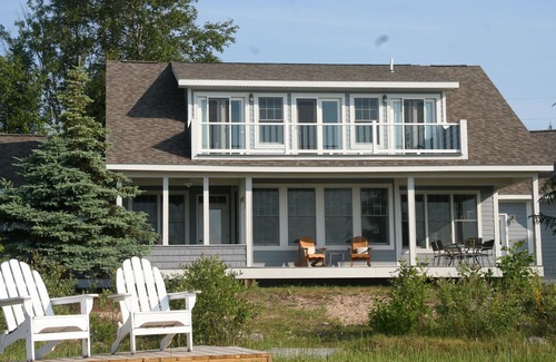 Suttons Bay Hütte | Neue Luxus-Haus am Wasser Minuten von Suttons Bay und Traverse City