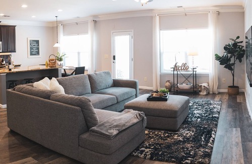 Lebanon Haus | Beautiful Modern 3 Bedroom Home in Woodstock, GA