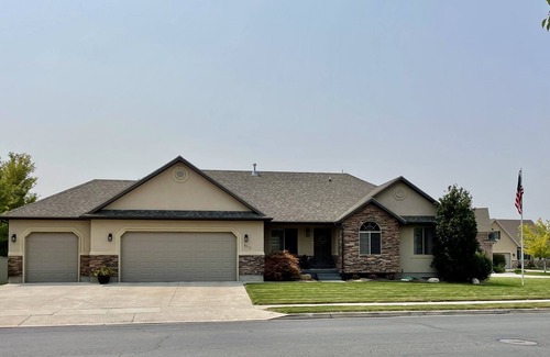 Highland Haus | Beautiful Modern Highland Home!