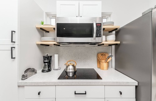 Veterans Park Wohnung | Beautiful, modern, open, comfy new studio centrally located in Boise!