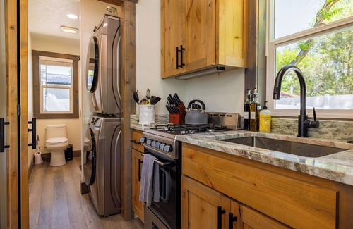 Cody Haus | Beautiful NEW 1-bed, 1-bath right in downtown Cody! Sleeps up to 4.