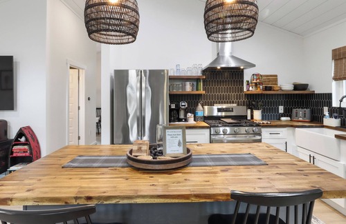 Elkhorn Haus | Beautiful new home in Elkhorn, at Lake Wandawega.