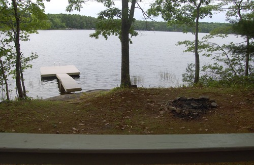 Nobleboro Hütte | Schöne neu renovierte Hütte am Wasserrand des Sees Pemaquid