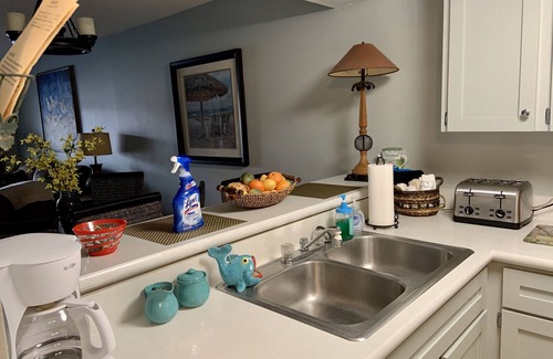 Point East Eigentumswohnung | Eröffnungen für April / Mai 99 $ / Nacht, sonniger Balkon, Mindestaufenthalt 4 Nächte.