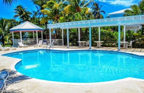 Northwest Point Eigentumswohnung | Atemberaubende Pool Condo Schritte vom Ufer Tauchen Paradies