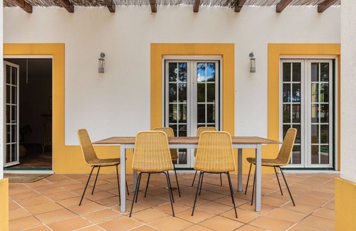 Cachopos Haus | Wunderbares alleinstehendes Ferienhaus für 8 Leute mit privatem Pool, TV, Terrasse und Parkplatz