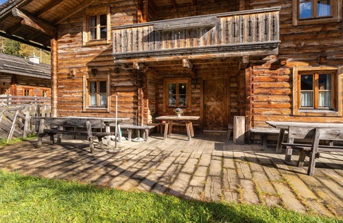 Untertauern Haus | Schönes alleinstehendes Ferienhaus für 17 Leute mit W-LAN, TV, Balkon und Parkplatz