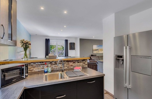 Wingst Haus | Wunderbares alleinstehendes Ferienhaus mit W-LAN, TV, Terrasse, Haustiere erlaubt und Parkplatz