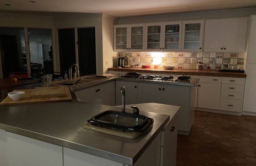 Ipswich Haus | Beautiful private views on 9 sunny acres