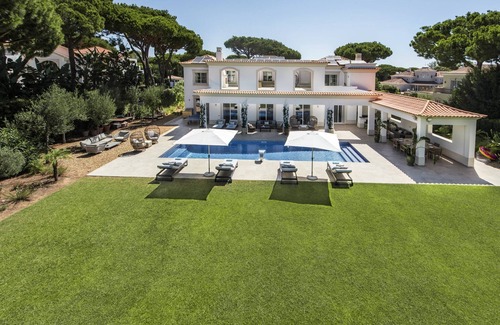 Quinta do Lago Villa | Beautiful Quinta do Lago Villa | 5 Bedrooms | Villa Lauron | Private Pool & Large Garden | Algarve