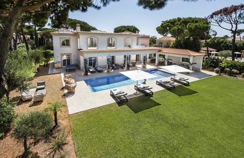 Quinta do Lago Villa | Beautiful Quinta do Lago Villa | 5 Bedrooms | Villa Lauron | Private Pool & Large Garden | Algarve