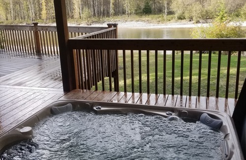 Packwood Haus | Neuere Riverfront Hütte auf 5 Hektar, bietet Platz für 12 tolle Ausblicke