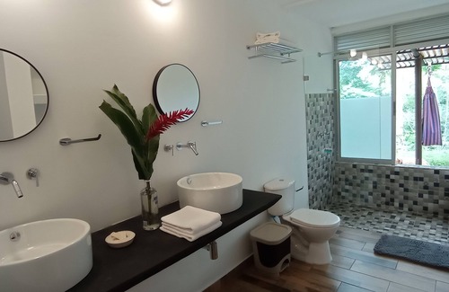 Pereira Bed & Breakfast | Beautiful room with Jacuzzi in the forest 10 minutes from the city of Pereira.