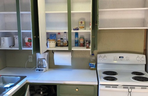 Board Camp Kabine | Beautiful Rustic Cabin, ATV Trails, Creek, alcohol & smoke-free environment.