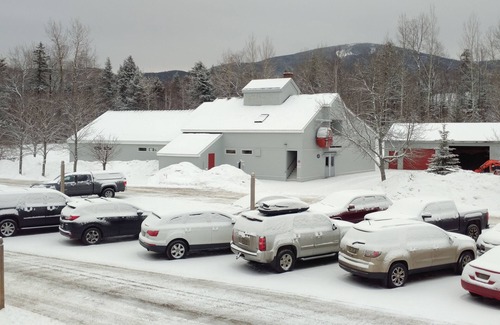 Carrabassett Valley Eigentumswohnung | Schöne Ski In / Out Sugarloaf Condo in der Nähe von großen Annehmlichkeiten