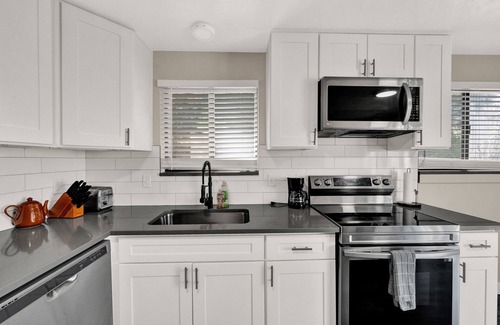 Canyon Rim Haus | Beautiful spacious twin home w/backyard in great SLC location!