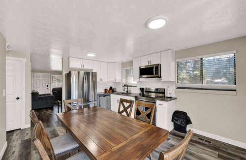 Canyon Rim Haus | Beautiful spacious twin home w/backyard in great SLC location!