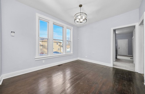 Chicago Lawn Haus | Beautiful spacious 6-Bedroom Home with 2 Baths – Perfect for Large Families