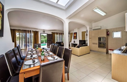 Santa Eulalia Villa | Schöne, geräumige Villa Santa mit 6 Schlafzimmern in zentraler Lage in Albufeira