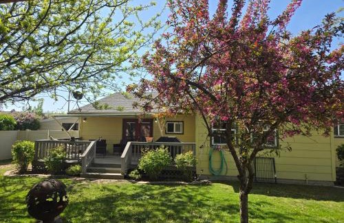 Emmett Haus | Beautiful spacious home in the heart of emmett