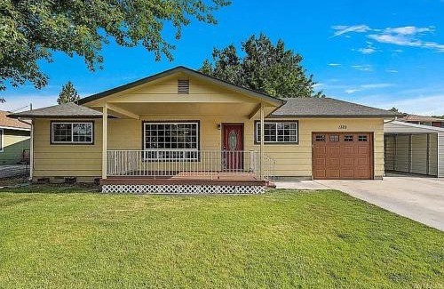 Emmett Haus | Beautiful spacious home in the heart of emmett