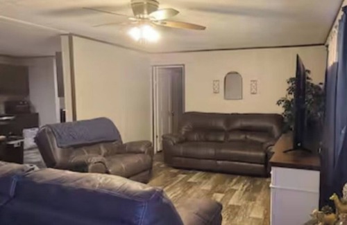 Brownsville Haus | Beautiful, spacious, home perfect for a quiet getaway & all your comfort needs.