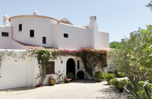 Lagoa e Carvoeiro Villa | Schöne geräumige, gut ausgestattete Villa, Klimaanlage, WLAN, englischer Fernseher, großer Pool ..