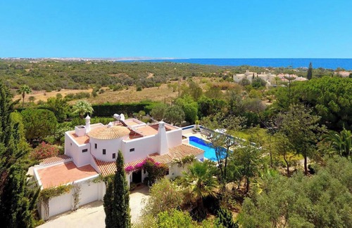 Lagoa e Carvoeiro Villa | Schöne geräumige, gut ausgestattete Villa, Klimaanlage, WLAN, englischer Fernseher, großer Pool ..