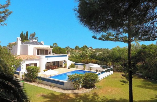 Lagoa e Carvoeiro Villa | Schöne geräumige, gut ausgestattete Villa, Klimaanlage, WLAN, englischer Fernseher, großer Pool ..