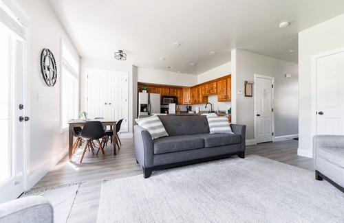 Providence Haus | Beautiful, Sparkling Clean 3 BR, 2.5 BA Townhome!!