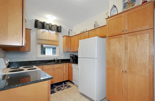 Summer Village Hütte | Beautiful Summer village cottage close to the Ocean!