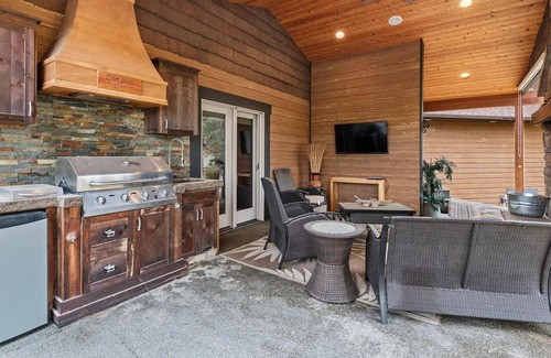 Lincoln County Kabine | BEAUTIFUL TIMBER ACCENTED CABIN