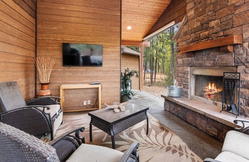 Lincoln County Kabine | BEAUTIFUL TIMBER ACCENTED CABIN