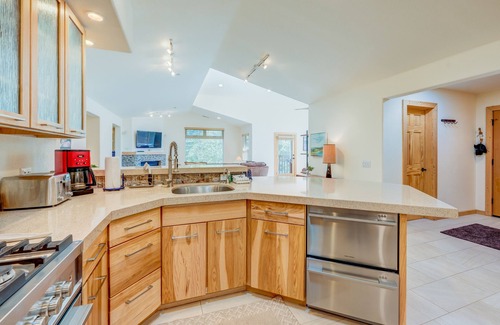 Crystal Bay Haus | Beautiful townhome w/ lakeview, fireplace, mountain view, grill, & washer/dryer