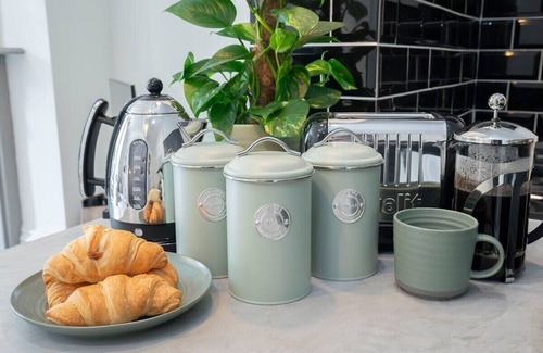 Cheltenham Wohnung | Beautiful Two Bedroom Regency Apartment