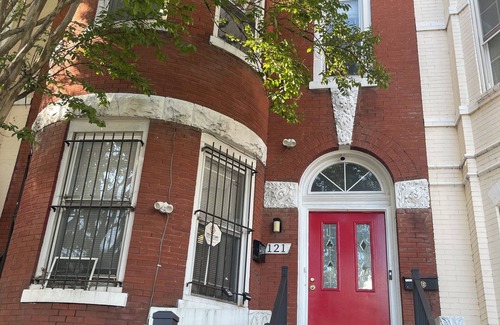 Truxton Circle Haus | Beautiful Two Level Apt in DC