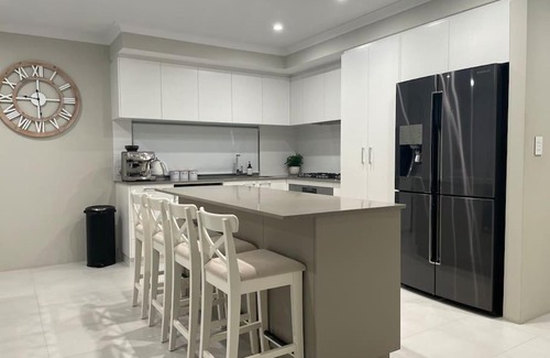 Jindalee Haus | Beautiful Two Story Beachside House