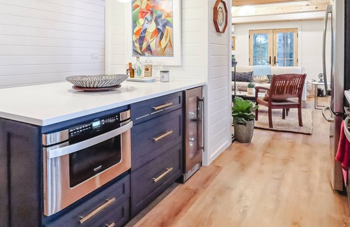 Moultonborough Hütte | Beautiful updated lakefront home with a washer/dryer, grill & dog-friendly