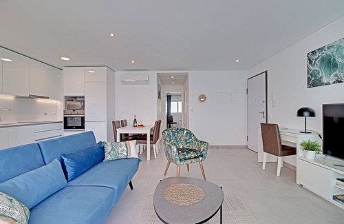 Calicos Eigentumswohnung | Beautiful View! 2 bdr/ 2 bthr, beach100m and 300m Old Town, pool, garage, aircon