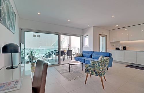 Calicos Eigentumswohnung | Beautiful View! 2 bdr/ 2 bthr, beach100m and 300m Old Town, pool, garage, aircon