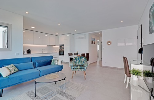 Calicos Eigentumswohnung | Beautiful View! 2 bdr/ 2 bthr, beach100m and 300m Old Town, pool, garage, aircon