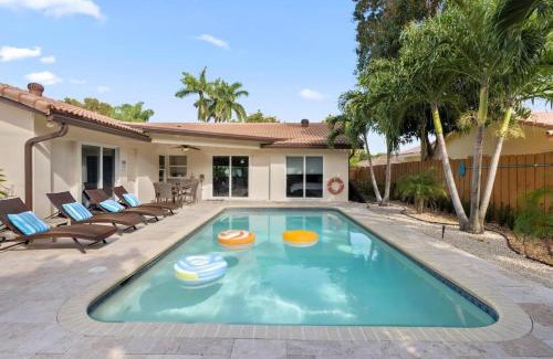 Boca Raton Haus | Beautiful Villa 4 BD 3 BA with Heated Private Pool, Close to Beach