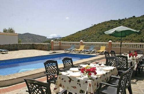 Sayalonga Hütte | Beautiful villa with private swimming pool and Jacuzzi AX-2S